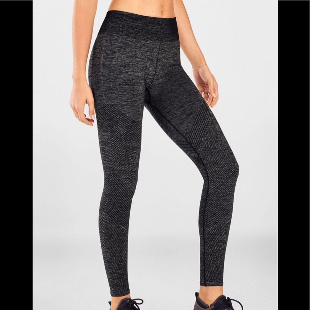 Fabletics Mid-Rise Seamless Rib 7/8 Leggings Black Heather